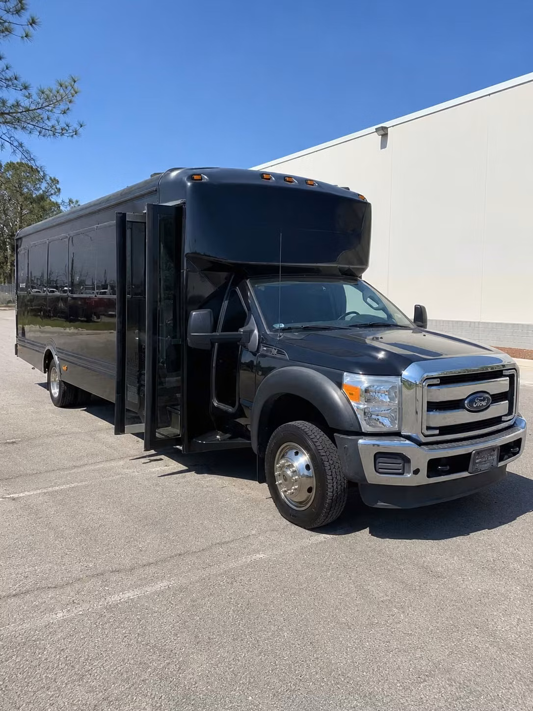 party buses for layton groups headed to the ogden amphitheater and northern utah venues